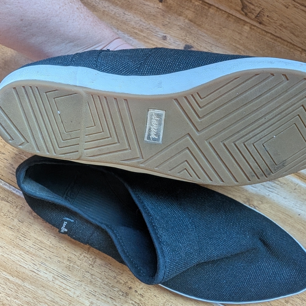 Sanuk Pointed Toe Black Canvas Shoes - Picture 10 of 10